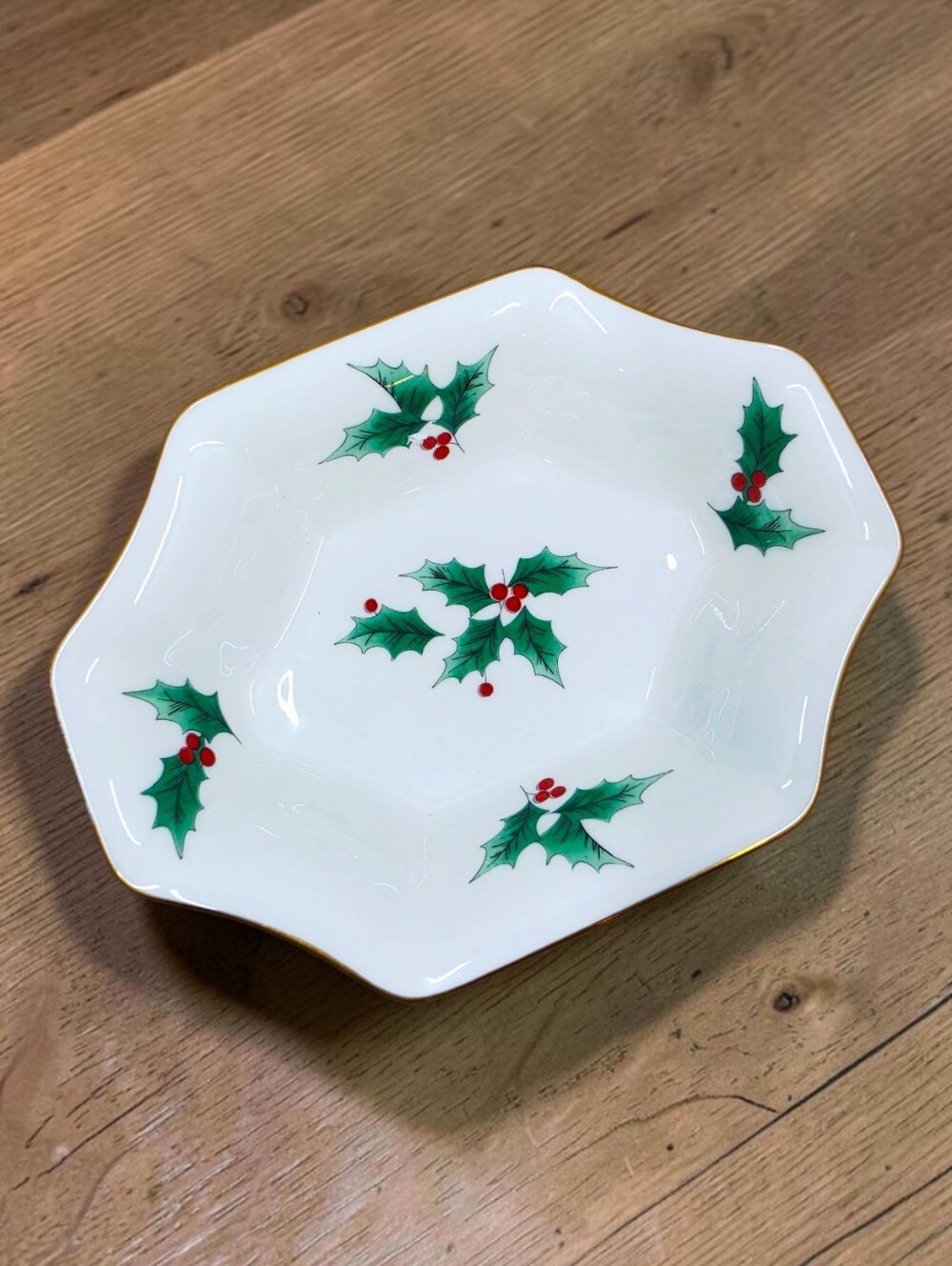 Mikasa Ribbon Holly Octagonal Candy Dish Gold Rim Holly Berries Bone China